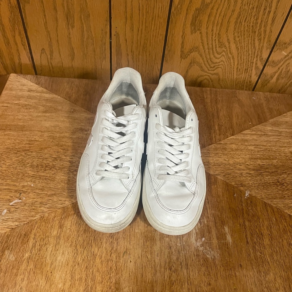 Veja V-12 Leather In White Shoes - Picture 7 of 13